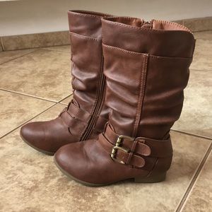 Super cute boots !! 😍